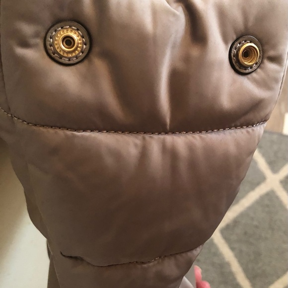 Tory Burch Ella Mini Taupe Puffer Bag. NWOT Approx 13” W x 10” H. Handle drop 8” - Picture 5 of 12
